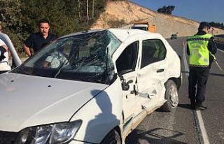 Kamyonla otomobil çarpıştı: 1 yaralı