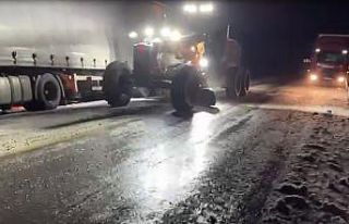 Kar ve tipi nedeniyle Sahara Geçidi ağır tonajlı...