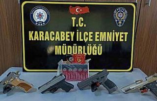 Karacabey’de bir evde 4 adet tabanca ele geçirildi