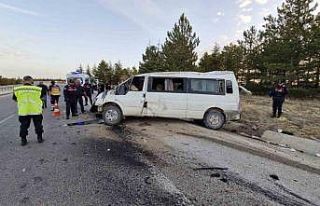 Karaman’da tarım işçilerini taşıyan minibüs...