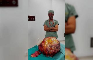 Karın ağrısı şikayeti ile gelen hastanın karnından...