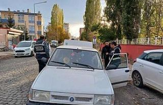 Kars’ta öğrenci yurtları önünde güvenlik uygulamaları...