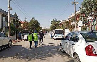 Kavga ihbarına giden polis bıçaklandı