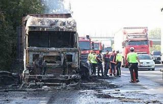 Kazada alev topuna dönen tırda ağır yaralanan...