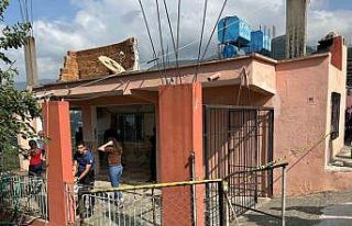 Kendisini borçlandırdığı iddiasıyla eşini tüfekle...