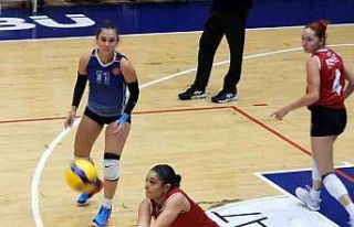 Kepez Belediyespor Kulübü Voleybol Takımı evinde...