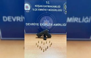 Keşan’da polisin durdurduğu şüpheliden tabanca...