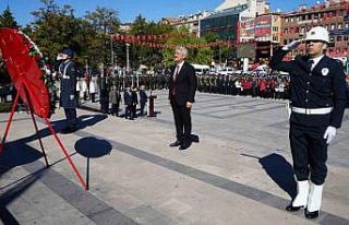 Kırıkkale’de Cumhuriyet Bayramı töreninde çelenkler...