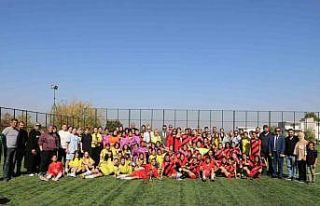 Kız futbol takımları cumhuriyet için oynadı