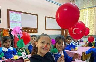 Kızılay öğrencileri kucaklamaya devam ediyor