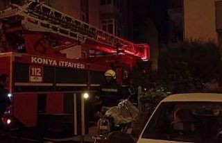 Konya’da balkonda mahsur kalan kedi kurtarıldı