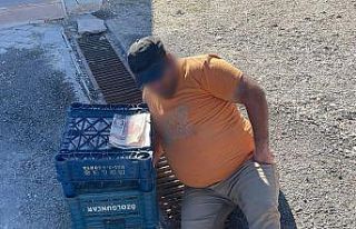 Konya’da mazgala ayağı sıkışan vatandaş itfaiye...