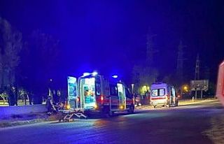 Konya’da parkın duvarına çarpan araçtaki 3 kişi...