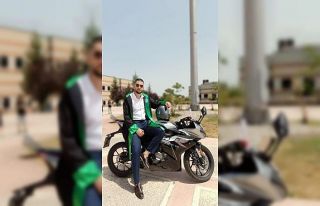 Köpeklerden kaçarken kaza yapan genç yaşam savaşı...