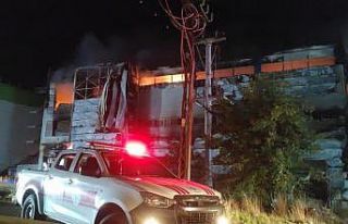 Kozmetik fabrikası hurdalığa dönüştü: Patlama...