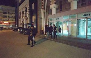 Kuşadası’nda polis ekipleri göçmen kaçakçılarına...