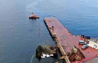 Maltepe’de karaya oturan Ayiş Gemisi’nin parçalanma...