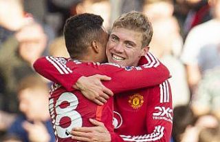 Manchester United, geriye düştüğü maçta 3 puan...