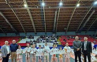 Manisa BBSK’lı karateciler bir üst kuşağa terfi...