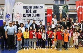 Manisa’da 29 Ekim Satranç Turnuvası’nda ödüller...