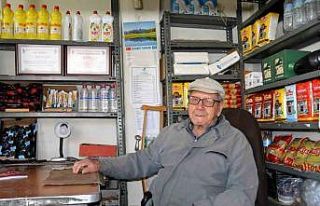 Manisa’da 82 yıllık esnaf çalışma azmiyle göz...