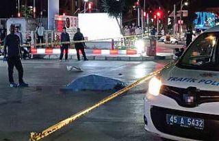 Manisa’da otomobilin çarptığı motosiklet sürücüsü...