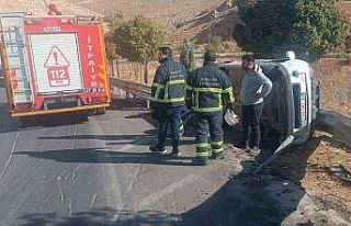 Mardin’de hafif ticari araç devrildi: 1 yaralı