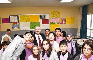 Menemen’de 10 bin öğrenciye ’dijital’ destek