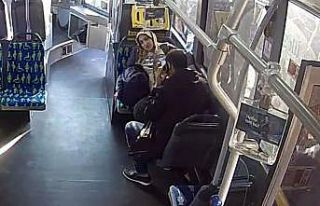 Metrobüste doğum anı araç içi kamerasına yansıdı