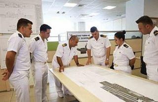 Milli uçak gemisi yakıt ikmalsiz İstanbul’dan...