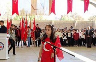 Minik Emine, “Bugün” şiirini okurken gözyaşlarına...