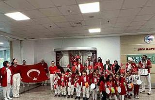 Minikler hastanede Cumhuriyet’i kutladı, hastalar...
