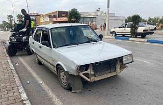 Motosiklet sürücüsü önce otomobile, sonra yayalara...