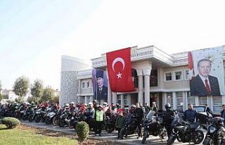 Motosiklet turuna yüzlerce kişi katıldı