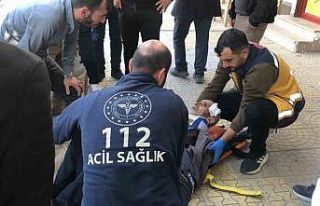 Motosiklet yayaya çarptı: 1 yaralı