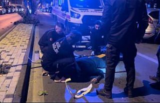 Motosiklet yola atlayan yayaya çarptı: 1 ölü,...