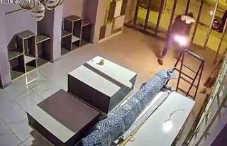 Motosikletle gelen beceriksiz kundakçılar, 3. denemede...