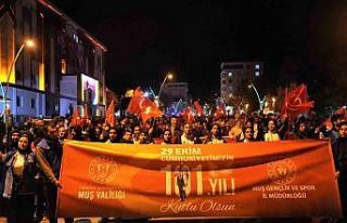 Muş’ta Cumhuriyet Bayramı "fener alayı"...