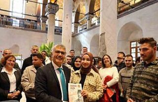 Niğde Valisi Çelik, yazar kimliği ile öğrencilerle...