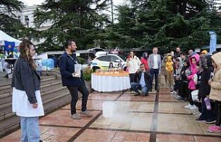 Öğrenciler, bilim şenliğinde hem eğlendi hem...