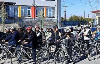 Öğrenciler madde bağımlılığına karşı pedal...