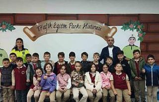 Öğrenciler trafik kurallarını öğreniyor