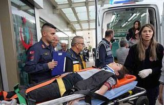 Öğrencileri taşıyan minibüs ile tır çarpıştı:...