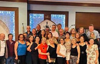 Okul arkadaşları 42 yıl sonra bir araya geldiler