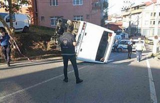 Okula giden anne ve kıza servis aracı çarpmıştı:...