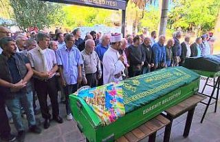 Öldürülen anne ve kızı son yolculuklarına uğurlandı