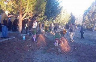 Öldürülen baba ve oğlu yan yana toprağa verildi