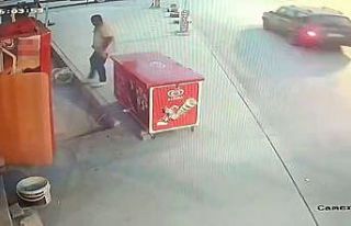 Önce etrafı kolaçan etti ardından çaldı: O anlar...