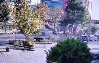 Önce yolcu alan minibüse arıdan kamyonete böyle...