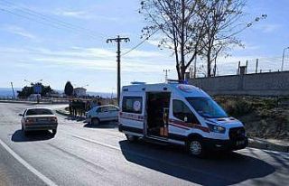 Önüne çıkan araca vurmamak için direksiyonu kırdı:...